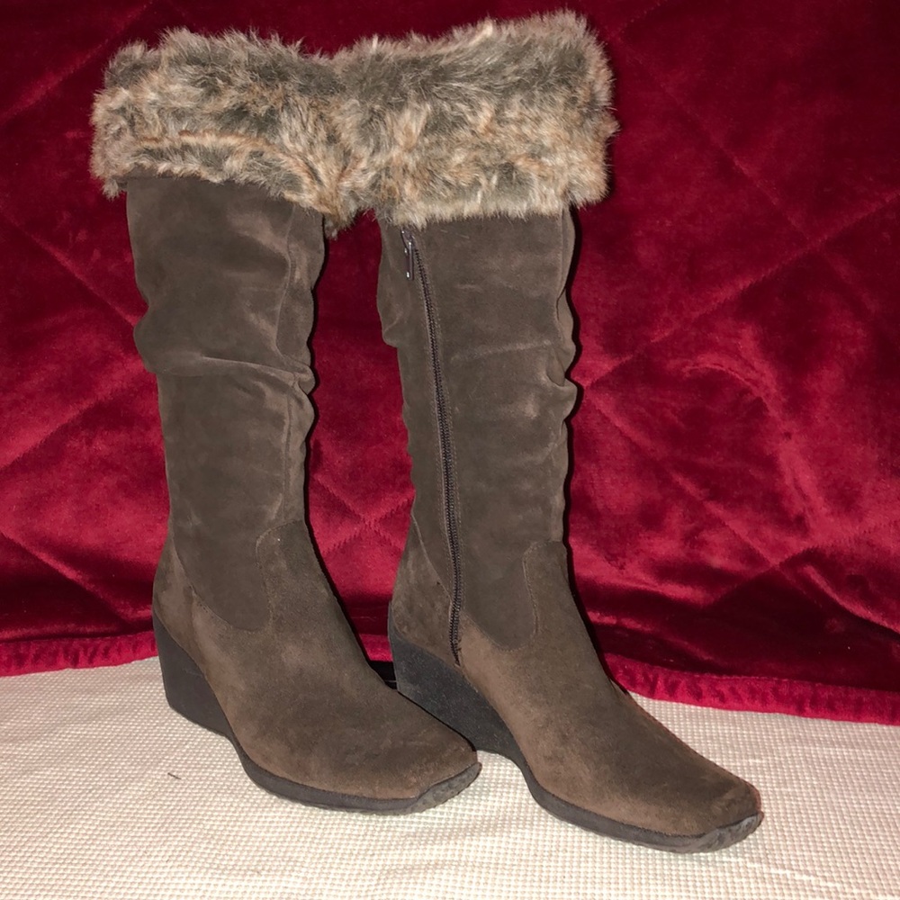 Victoria Spenser-Size 7 -Dark Brown with faux fur